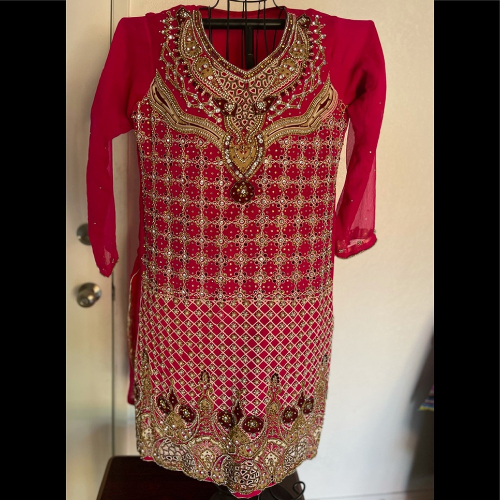 Pakistani/Indian  salwar Kameez